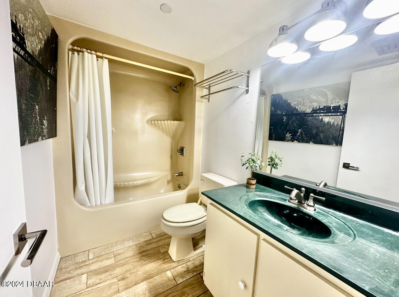 1 Oceans West Boulevard 4B5