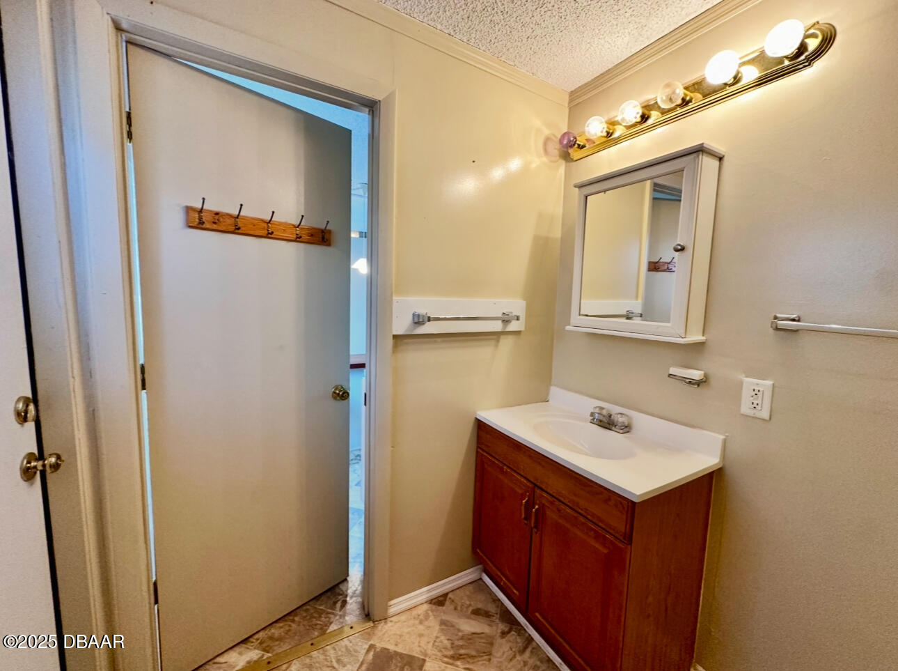 1104 Jacaranda Avenue Apt 1