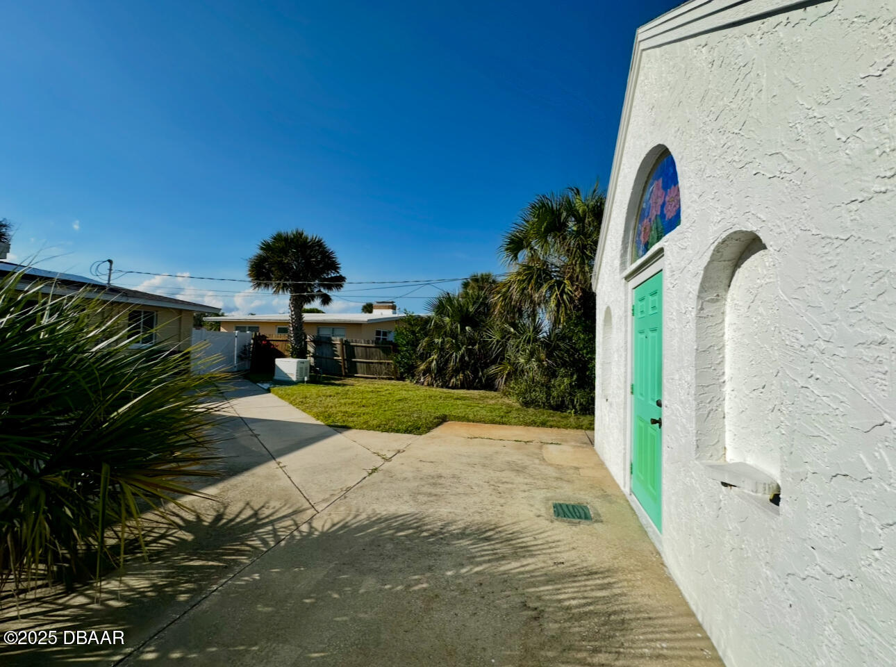 1104 Jacaranda Avenue Cottage