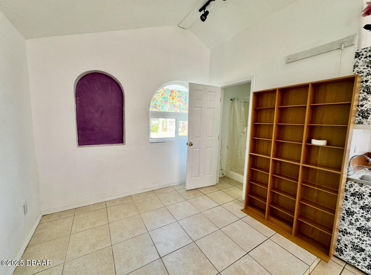 1104 Jacaranda Avenue Cottage