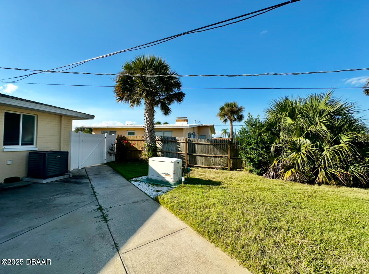 1104 Jacaranda Avenue Cottage