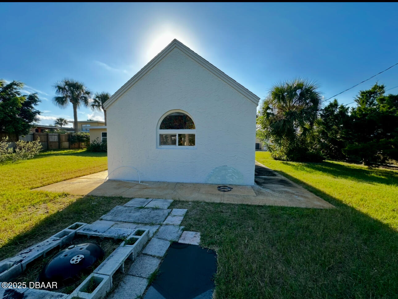 1104 Jacaranda Avenue Cottage
