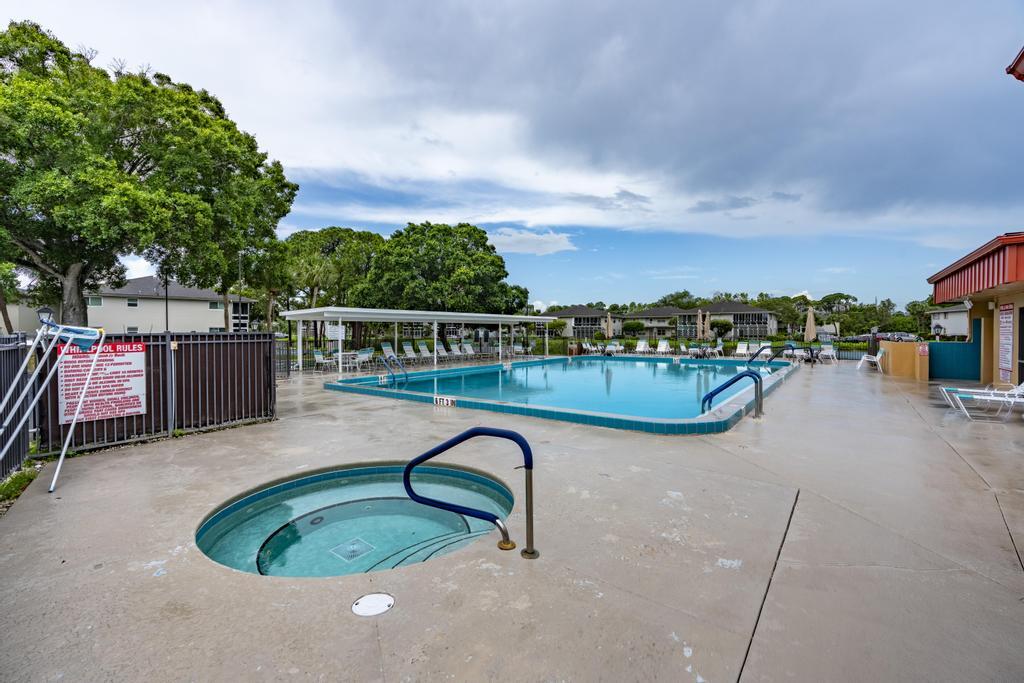 3 Lake Vista Trail 203, Port St. Lucie Unit: 203