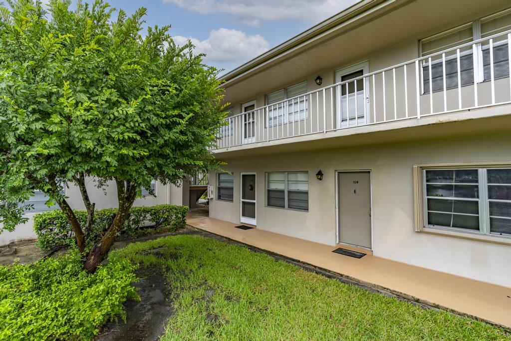 3 Lake Vista Trail 203, Port St. Lucie Unit: 203