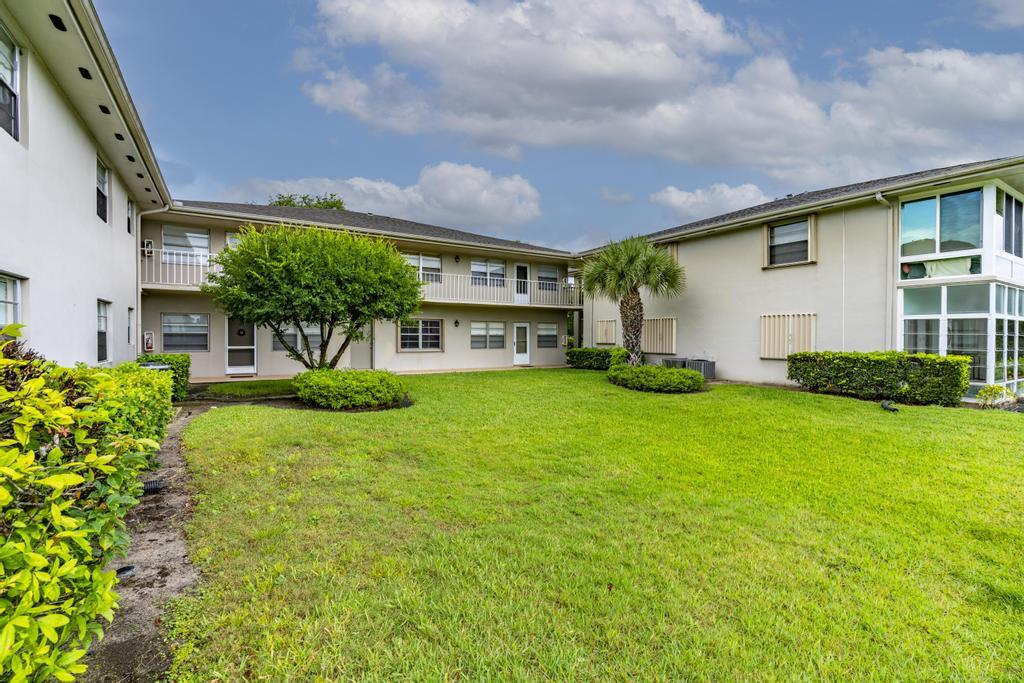 3 Lake Vista Trail 203, Port St. Lucie Unit: 203