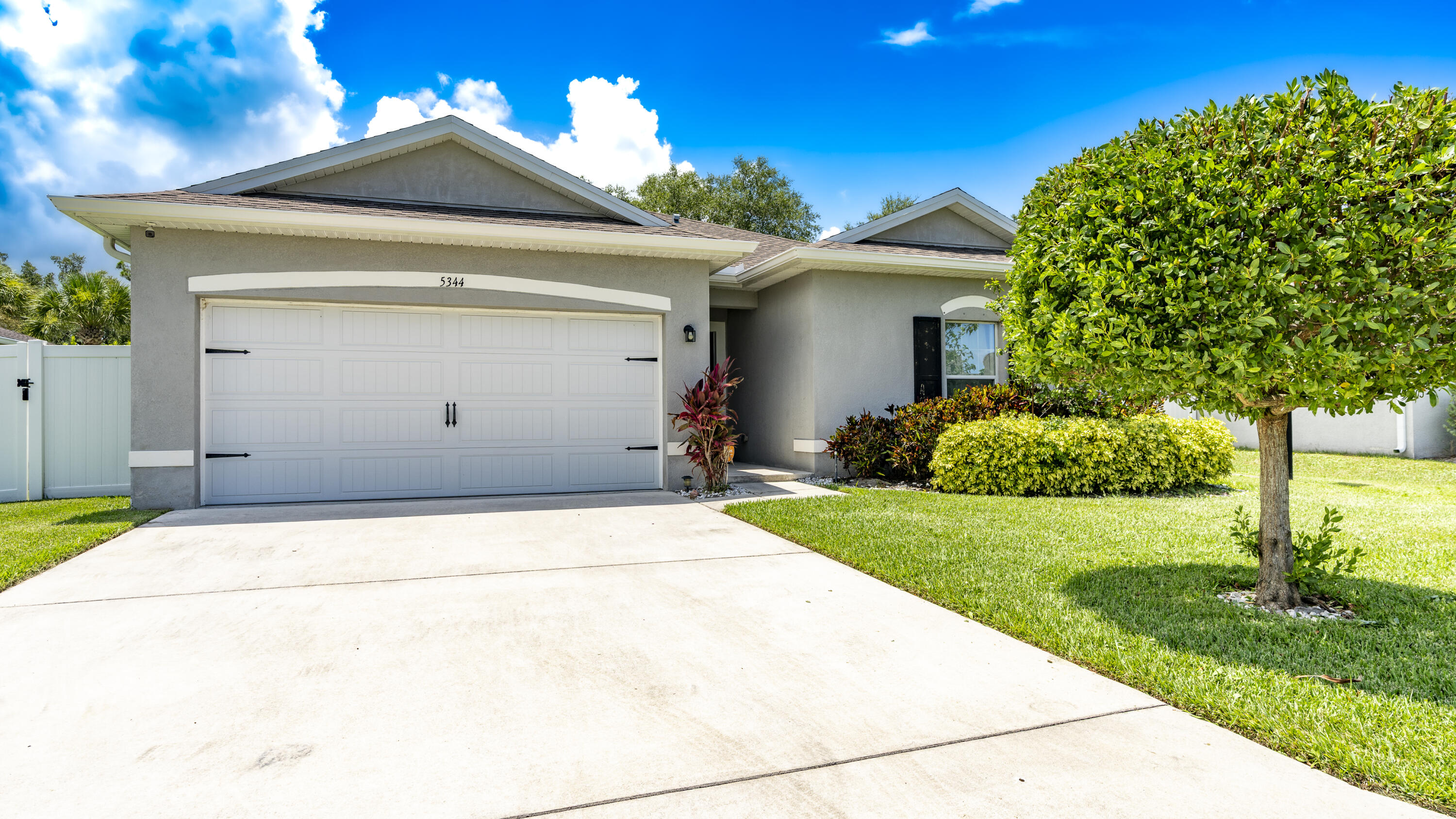5344 Oakland Lake Circle