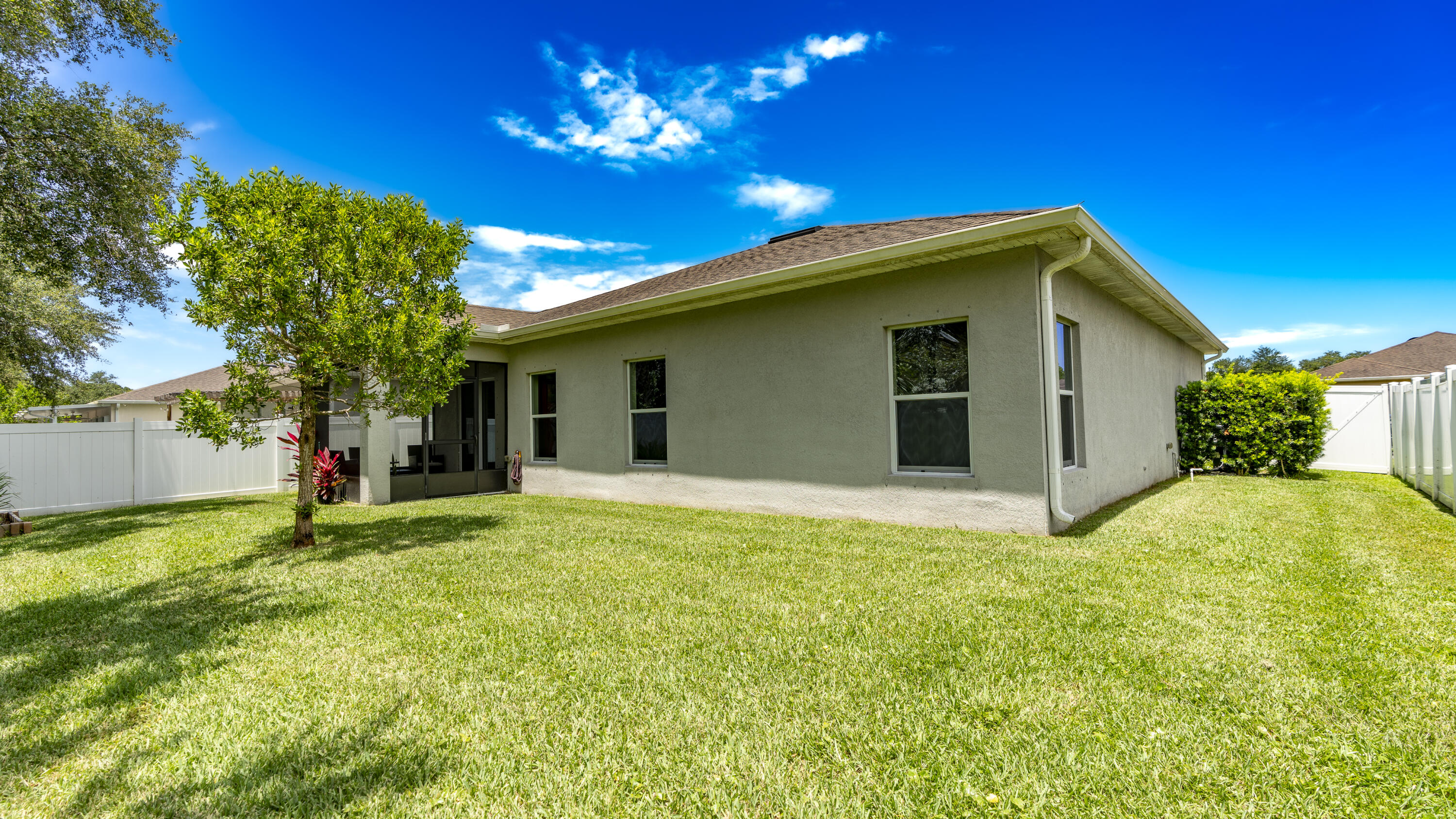 5344 Oakland Lake Circle