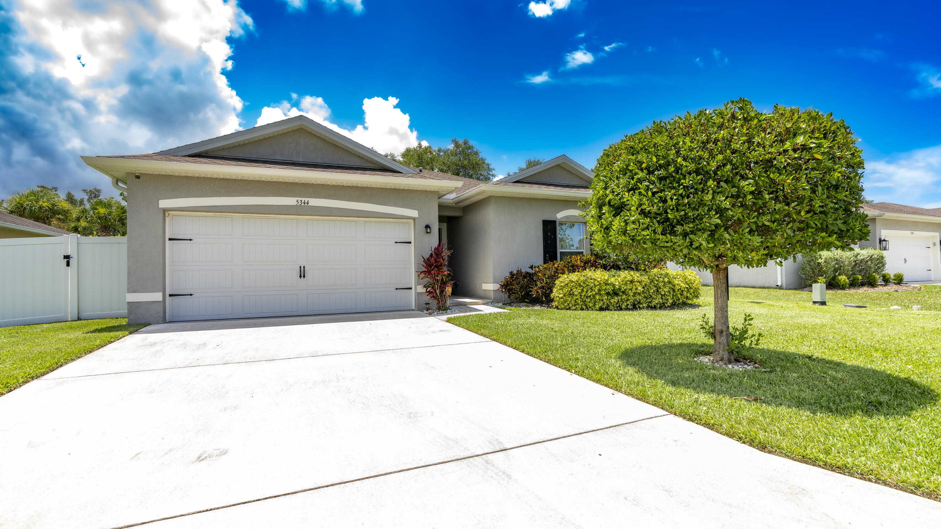 5344 Oakland Lake Circle