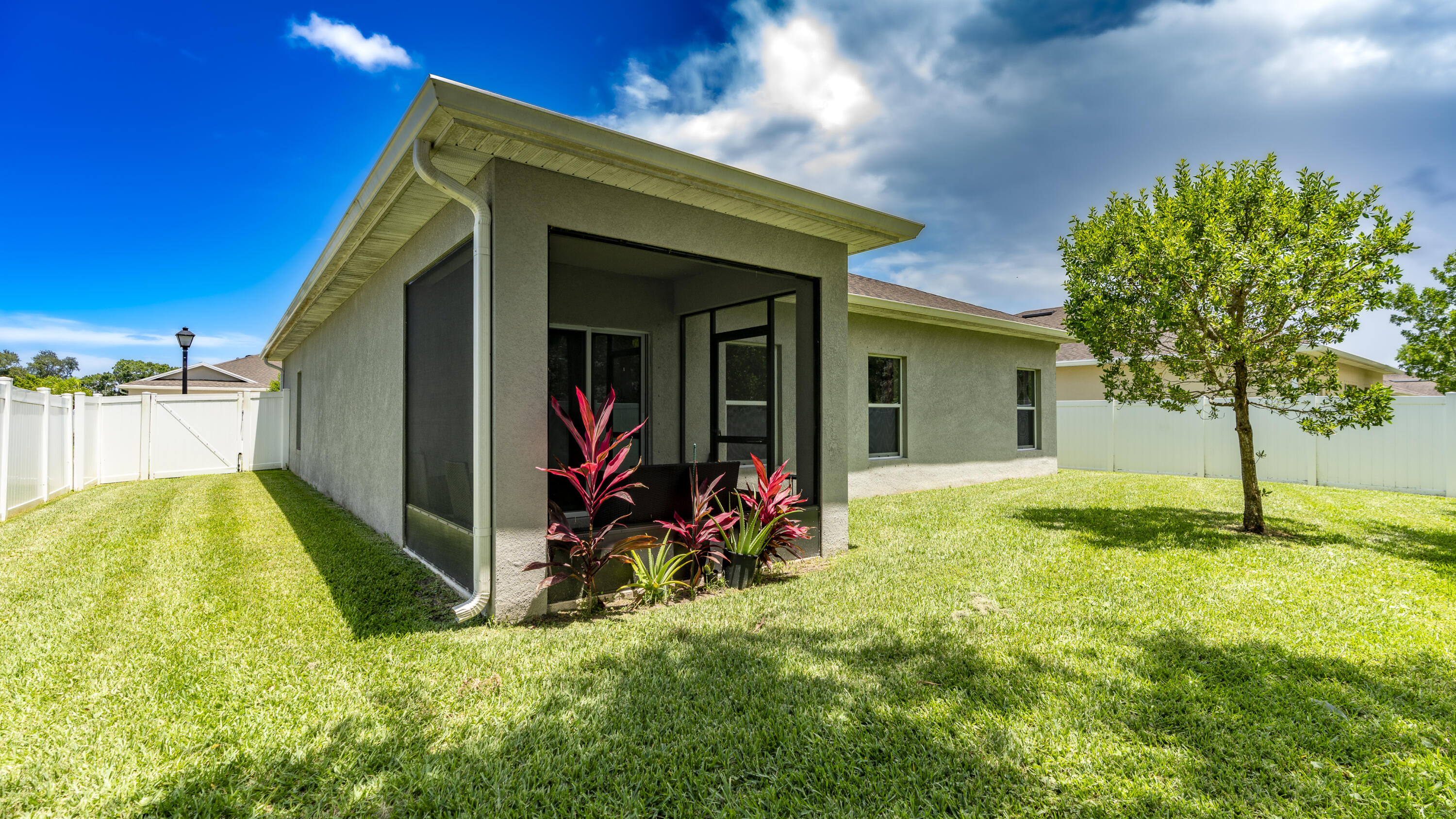 5344 Oakland Lake Circle