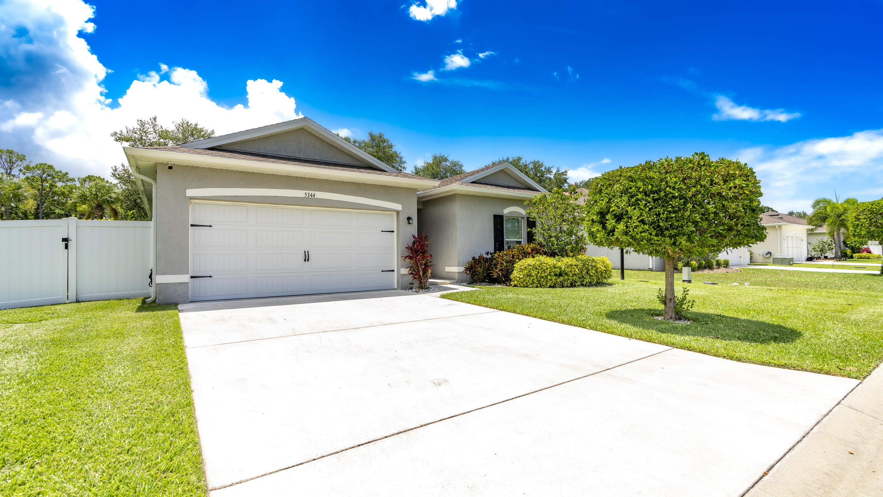 5344 Oakland Lake Circle