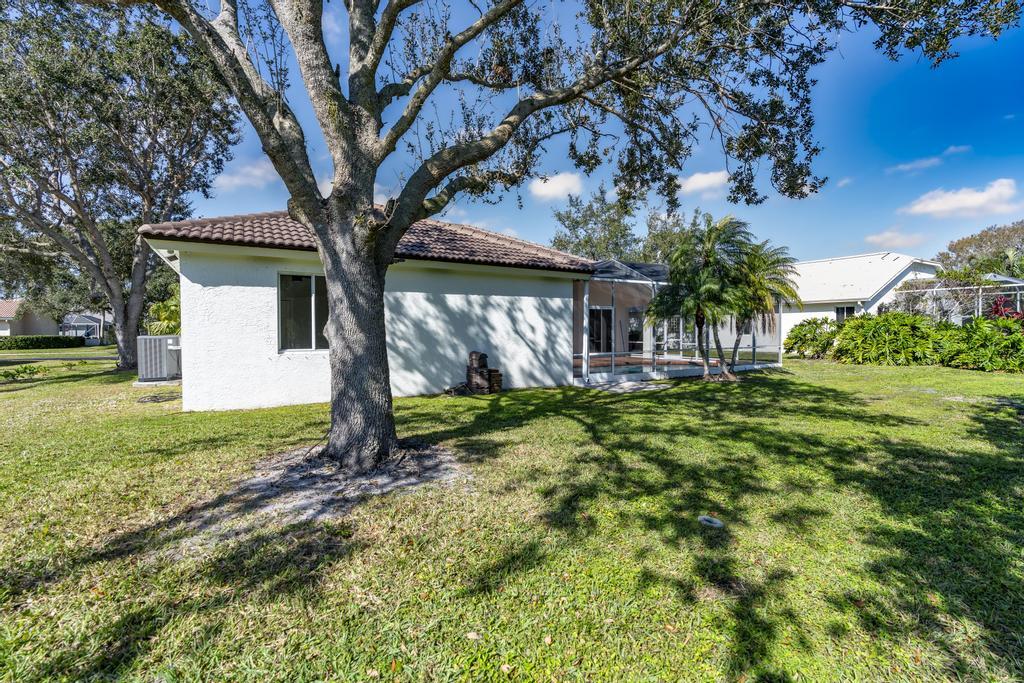 1255 SW Maplewood Drive, Port St. Lucie
