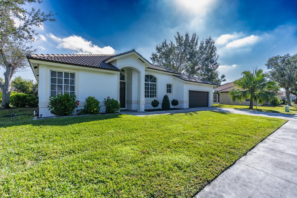 1255 SW Maplewood Drive, Port St. Lucie