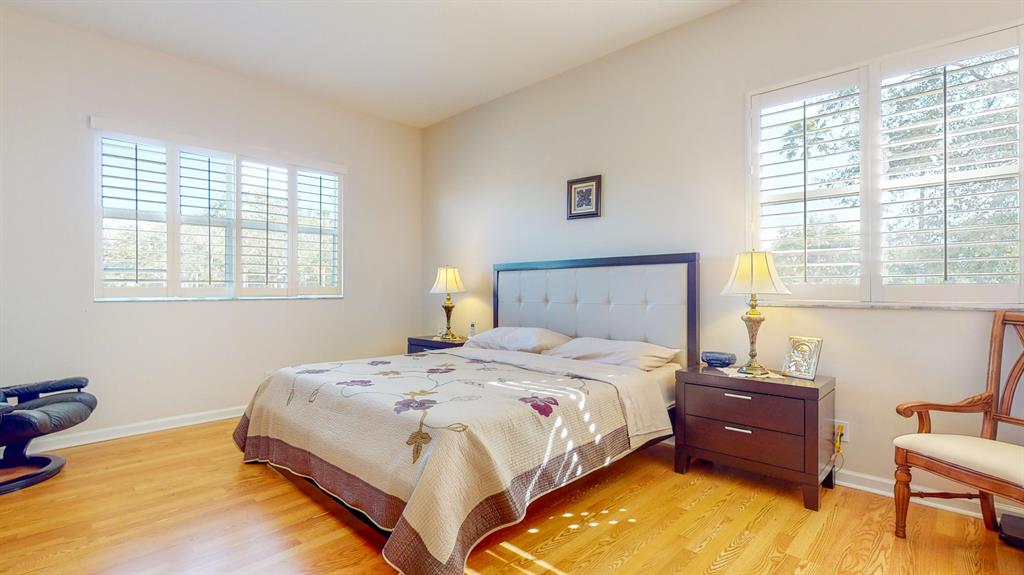 358 NW Shoreview Drive