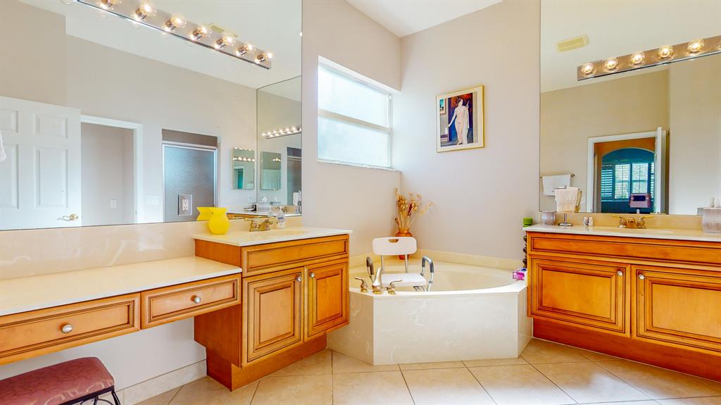 358 NW Shoreview Drive