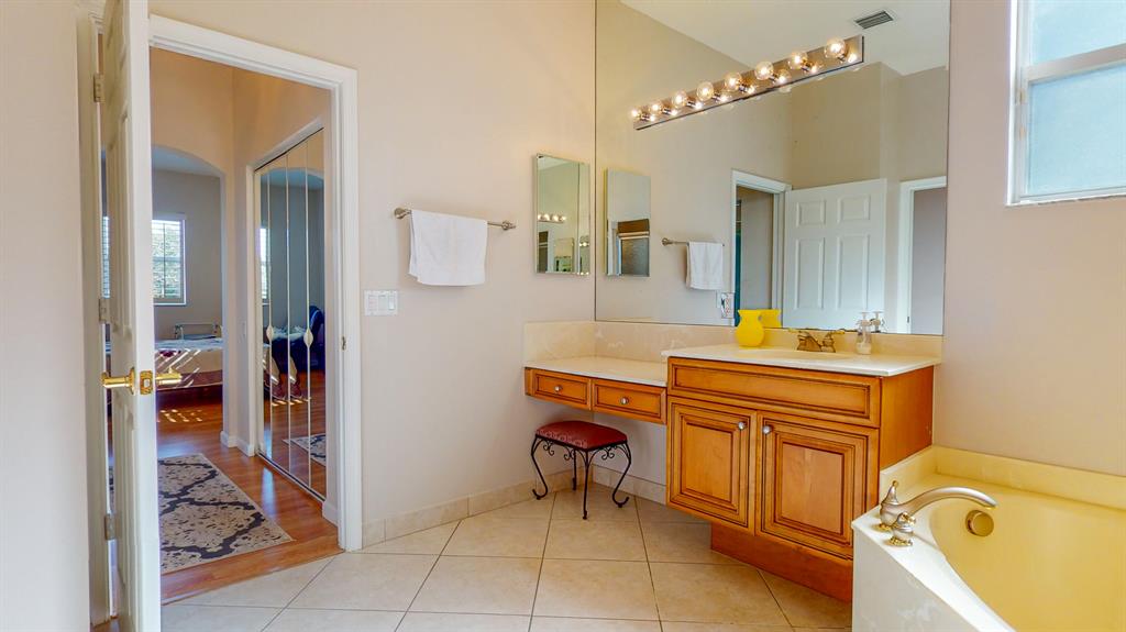 358 NW Shoreview Drive