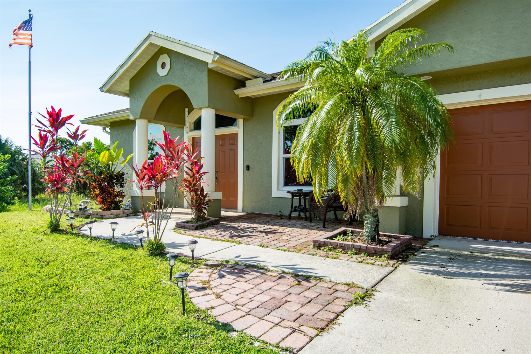 1080 SW Romaine Lane