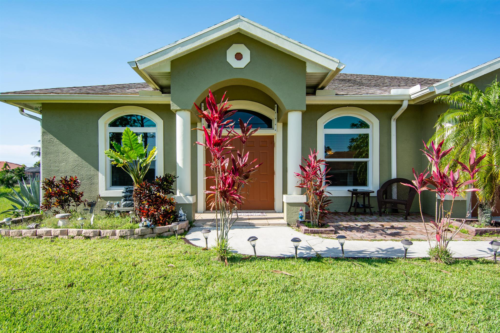 1080 SW Romaine Lane