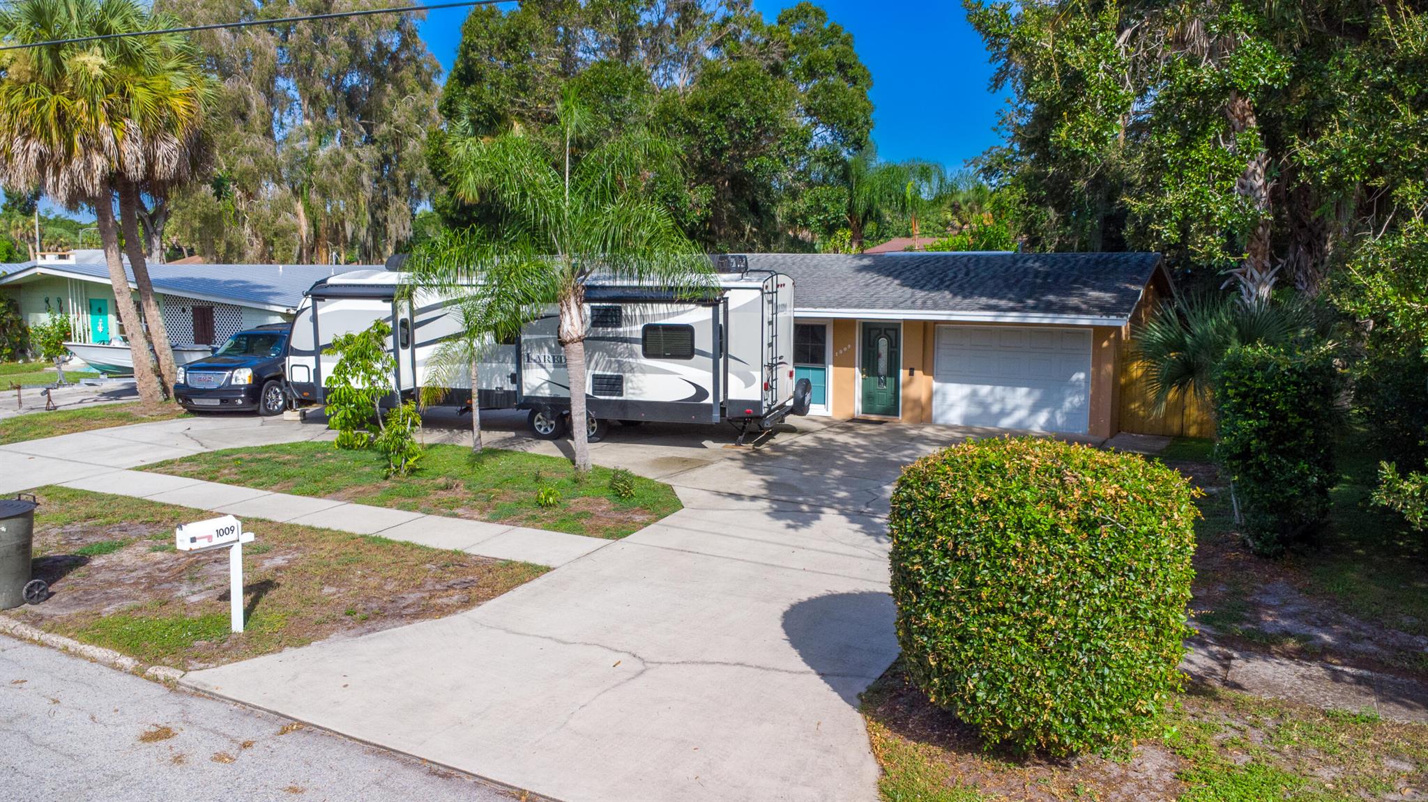 1009 Beach Court