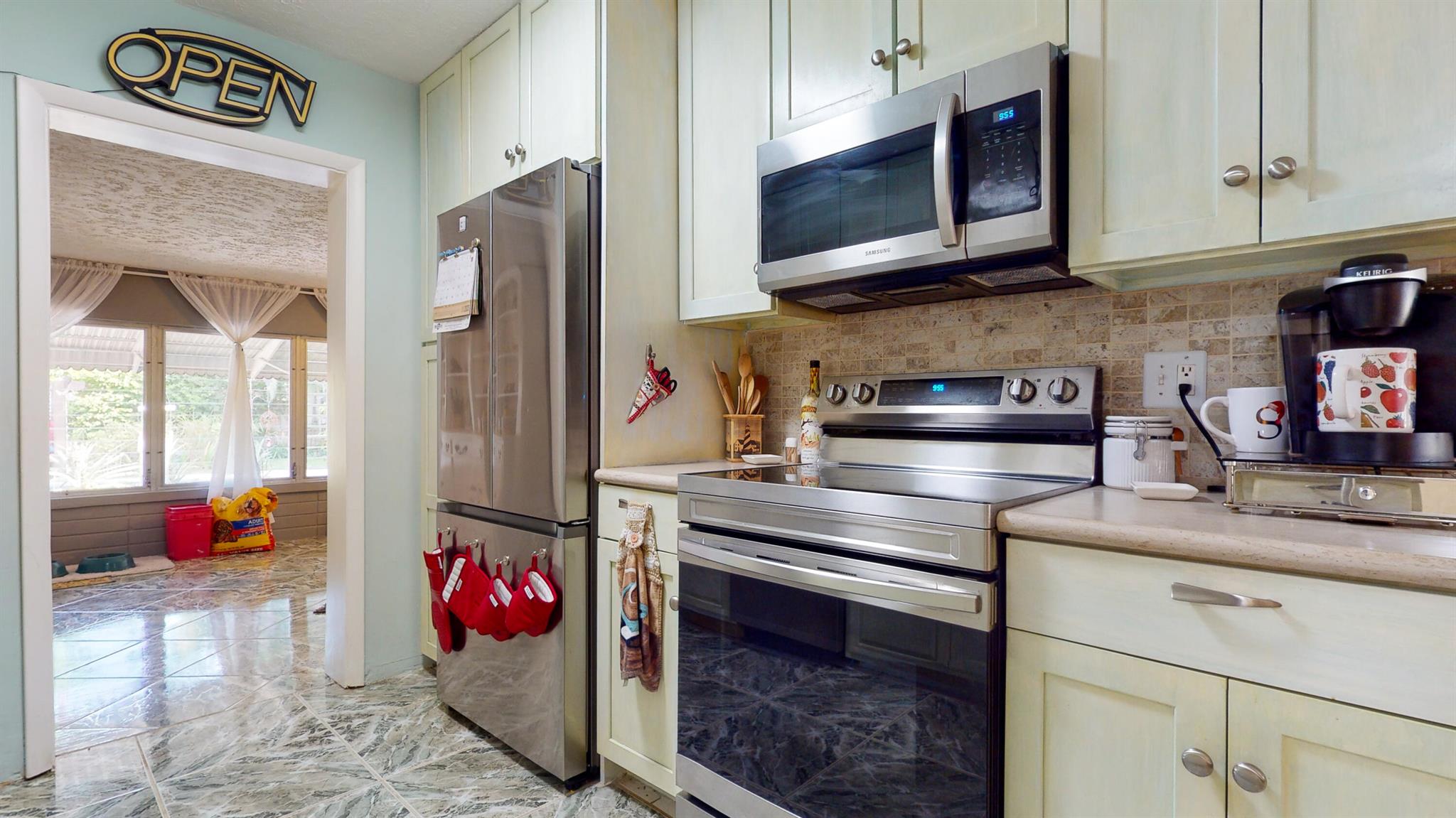 1009 Beach Court