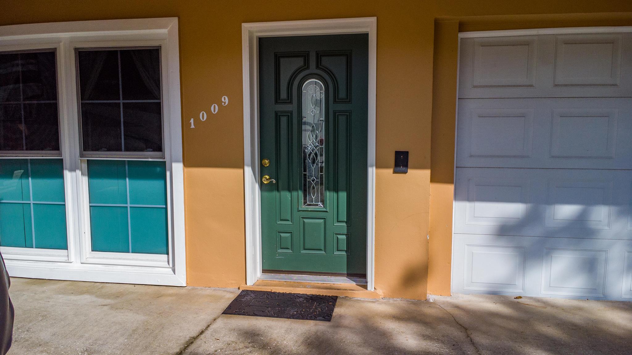 1009 Beach Court