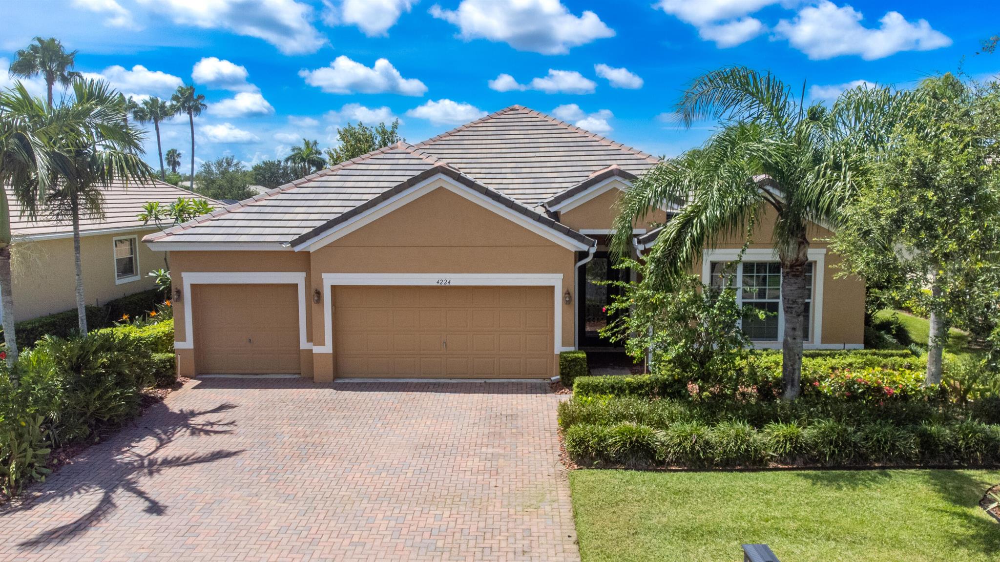 4224 Diamond Square
