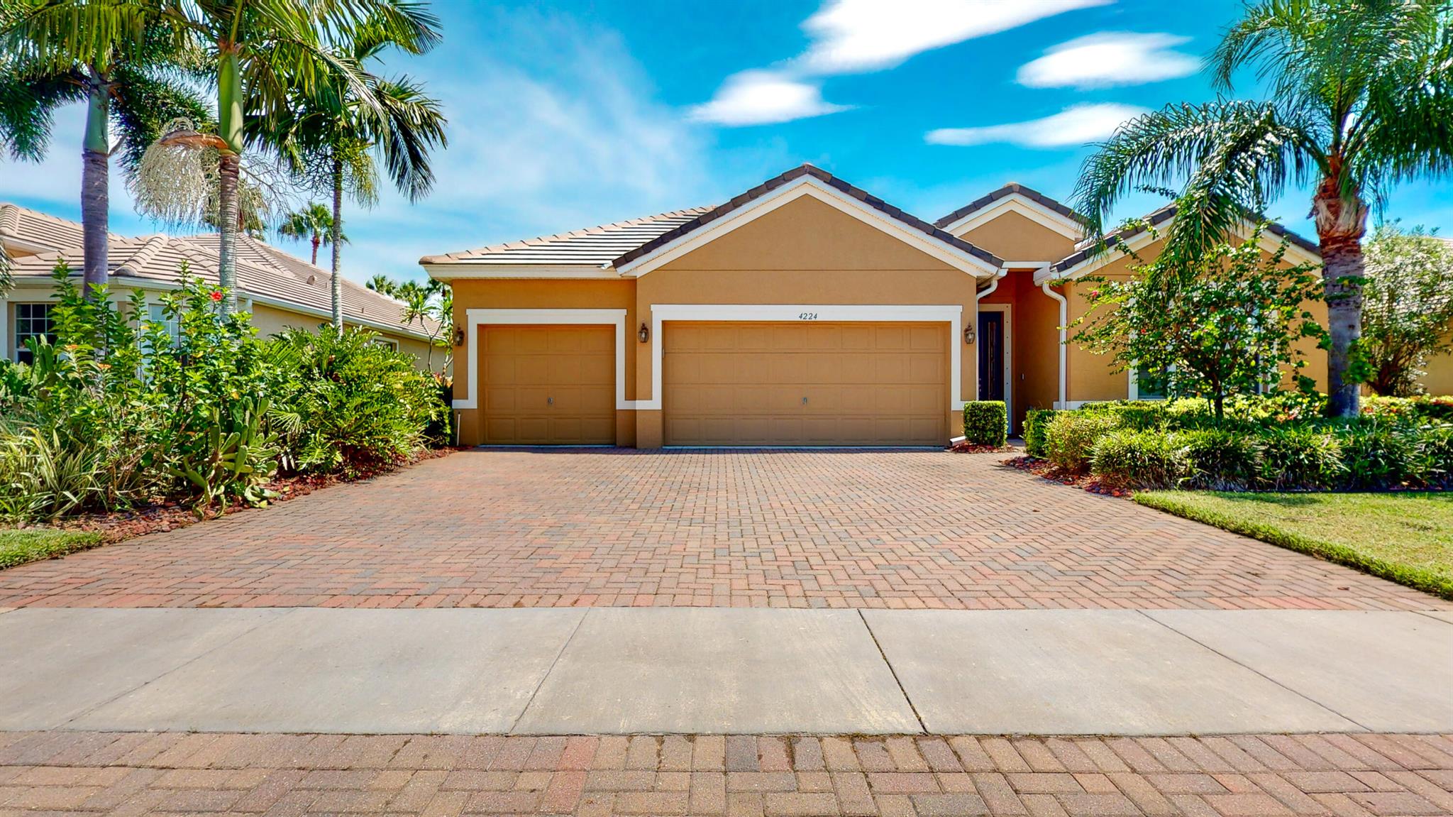 4224 Diamond Square