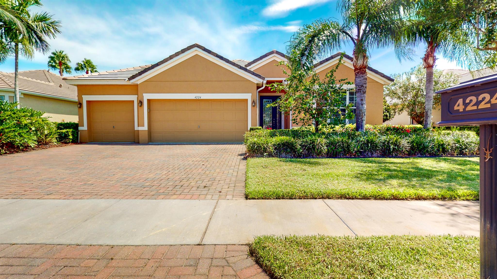 4224 Diamond Square