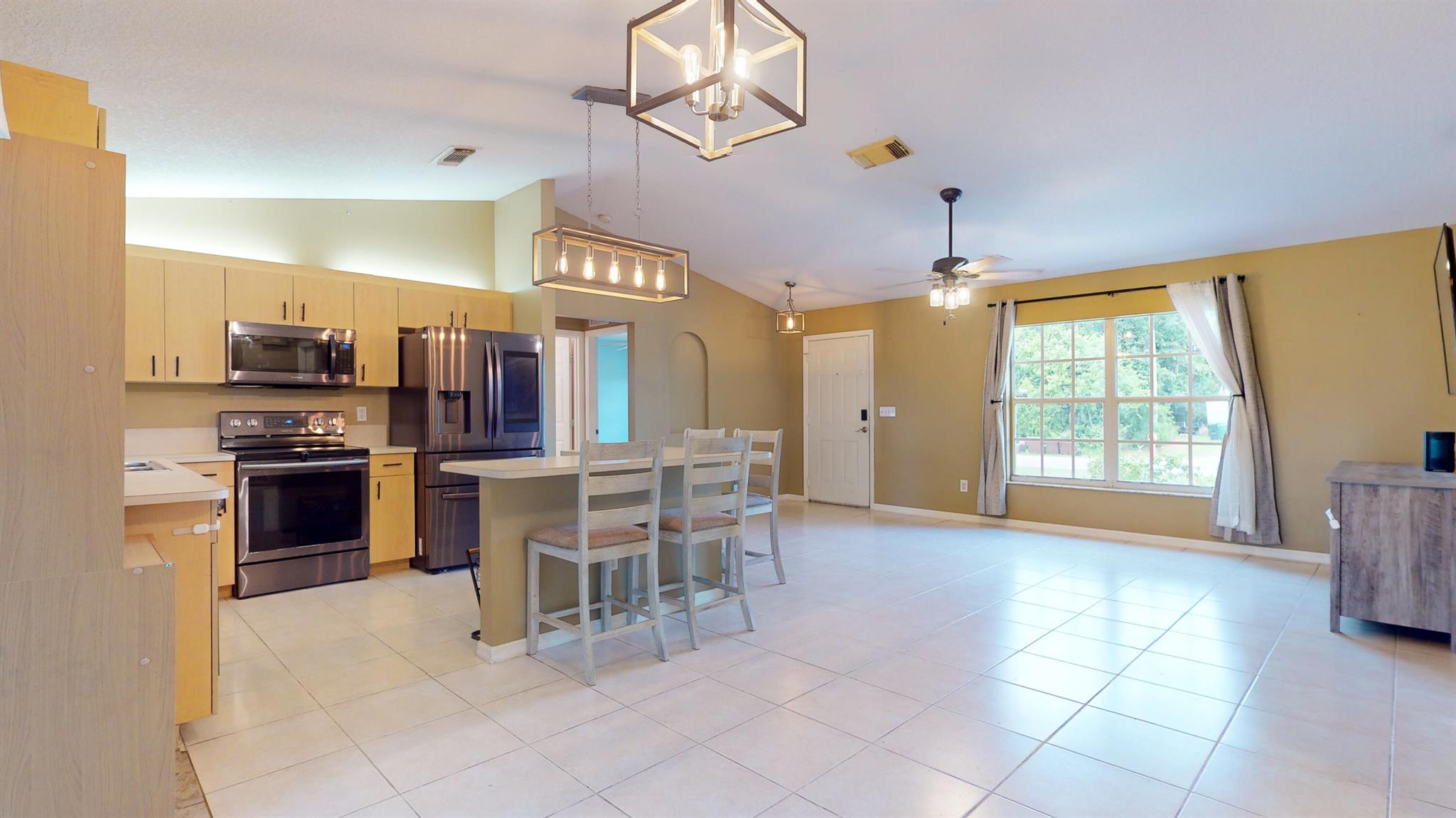 377 SW Kestor Drive