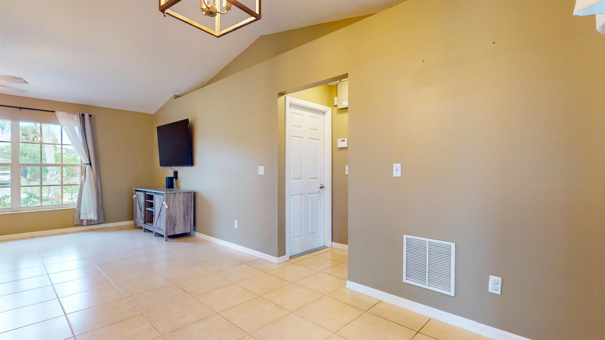 377 SW Kestor Drive