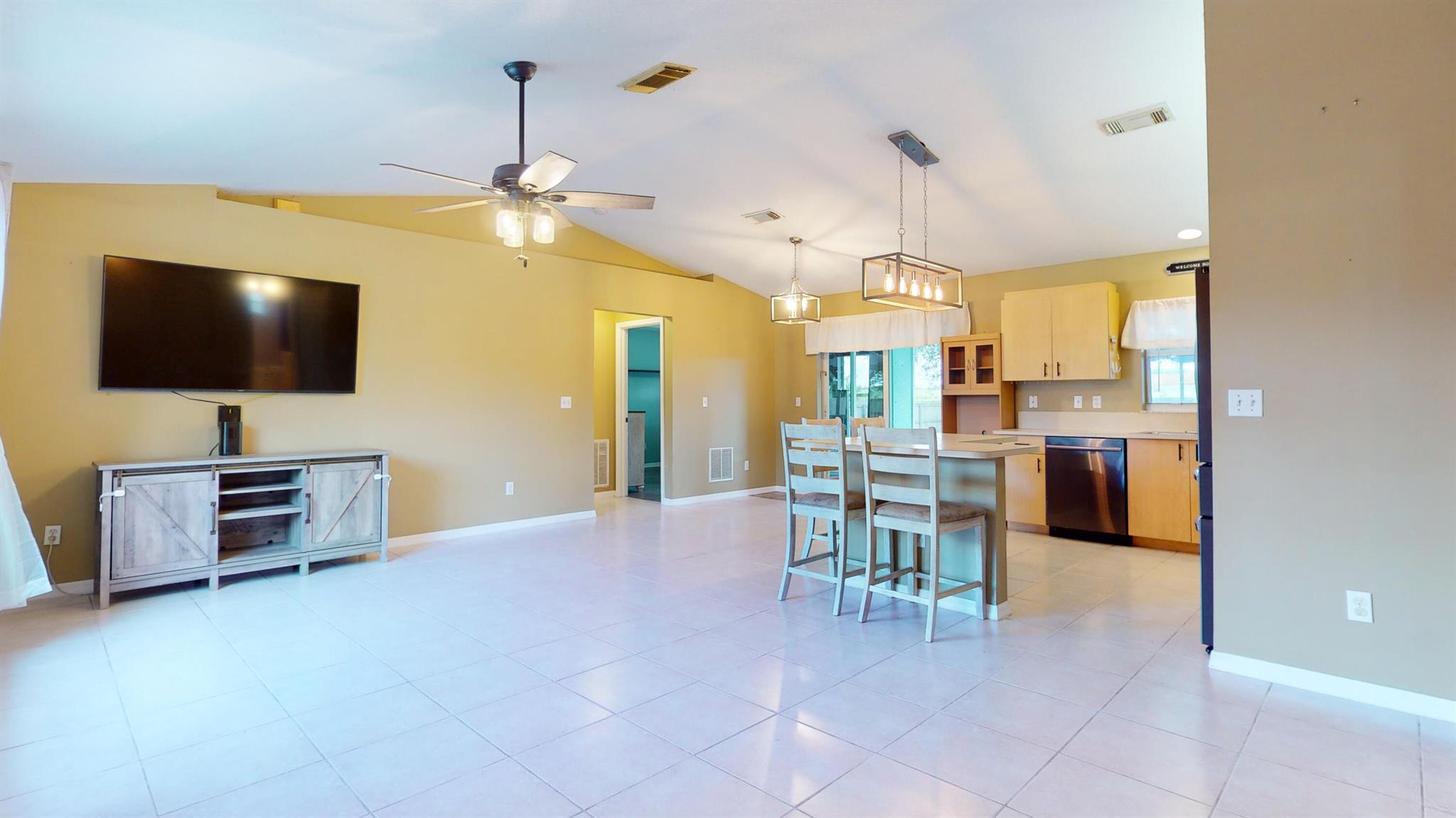 377 SW Kestor Drive