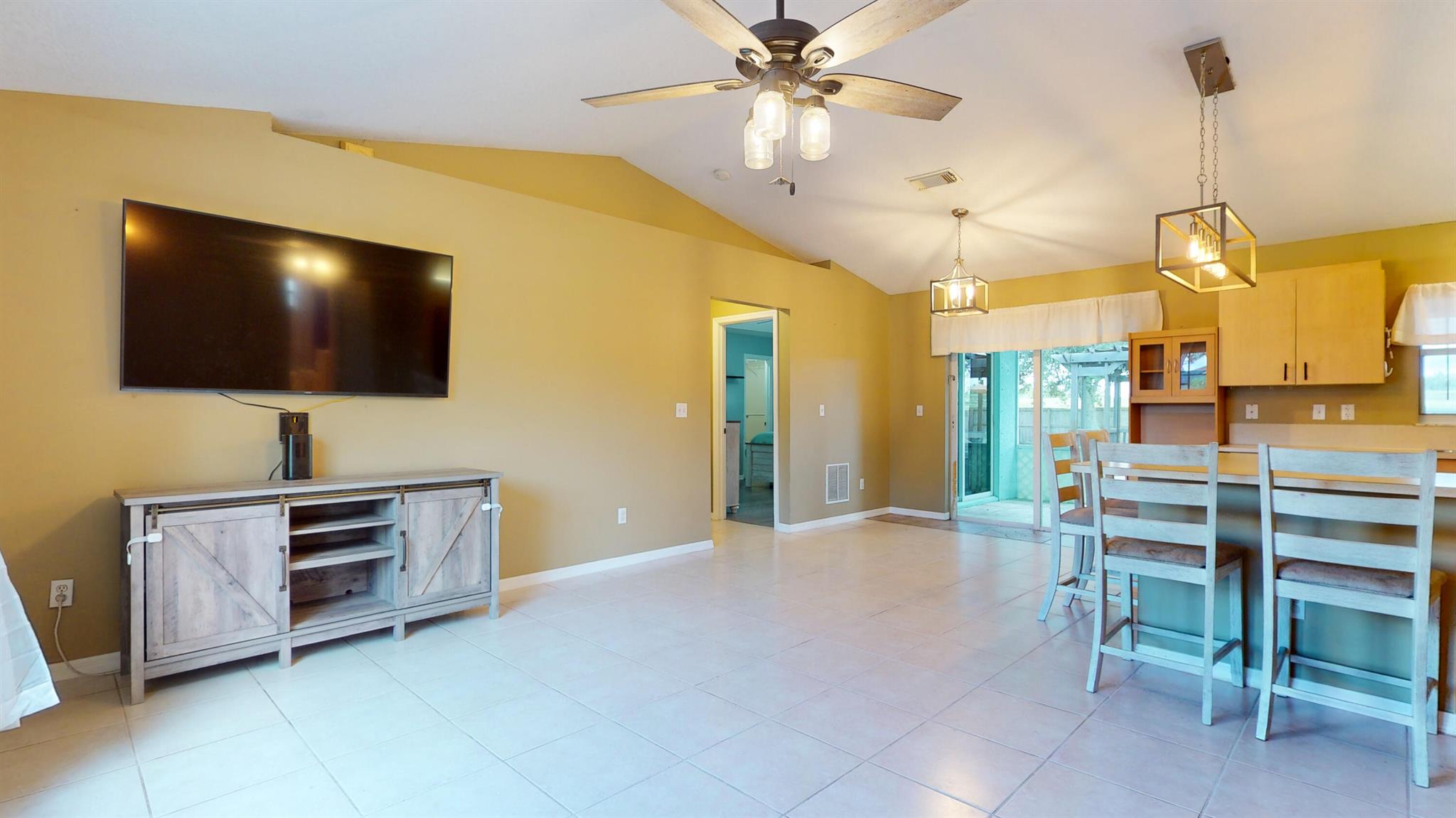 377 SW Kestor Drive