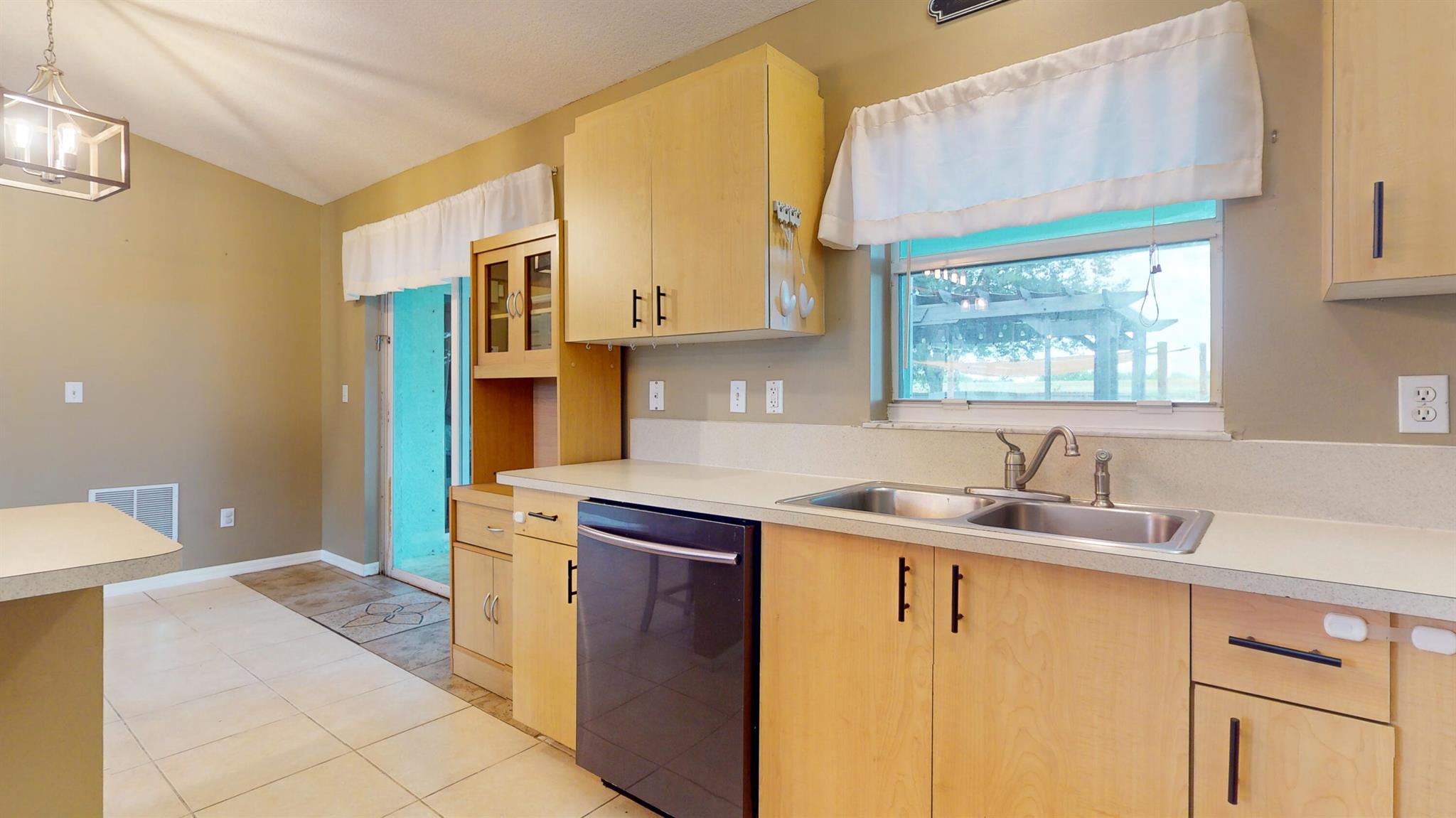 377 SW Kestor Drive