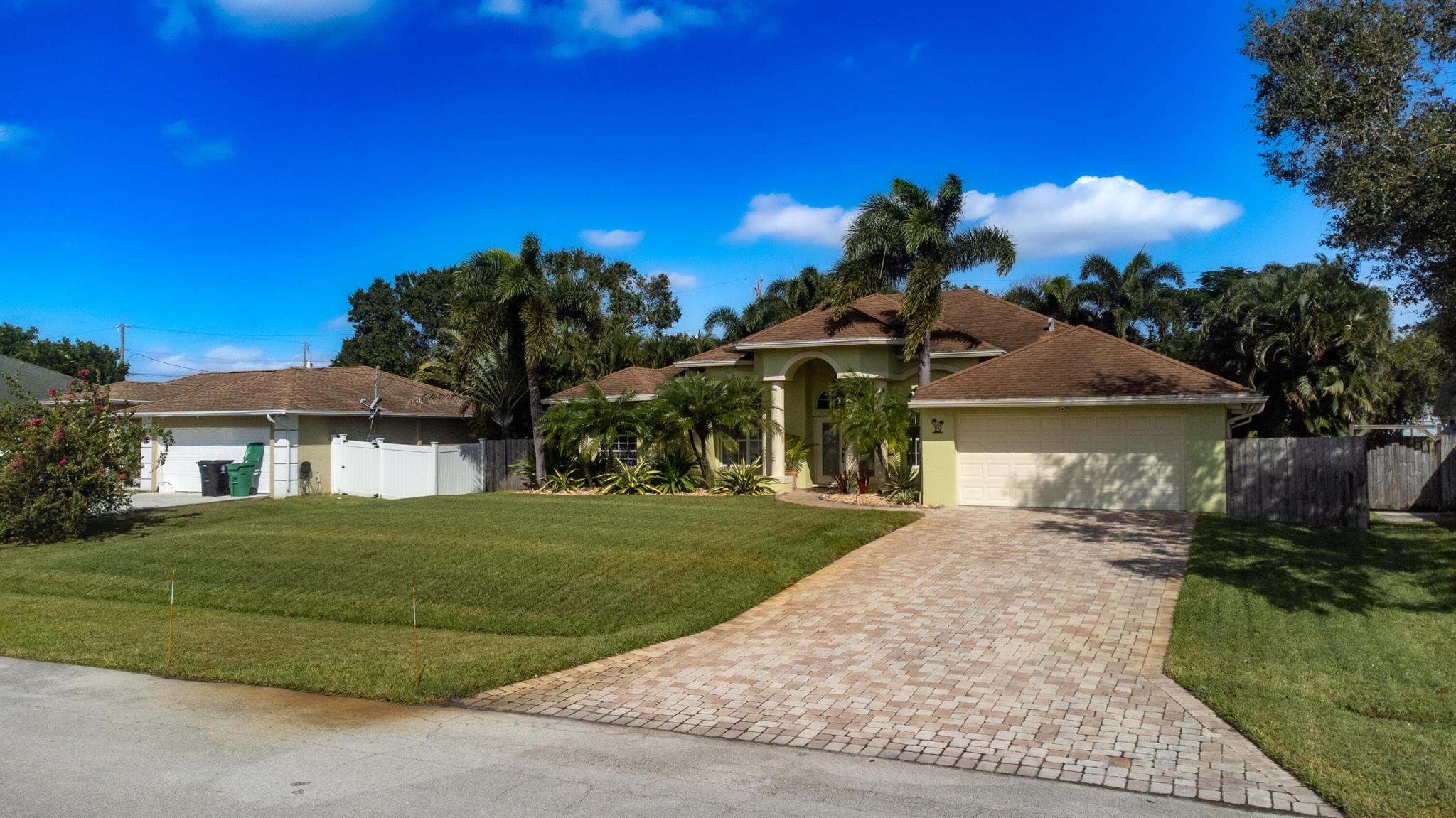463 SW Ryder Road