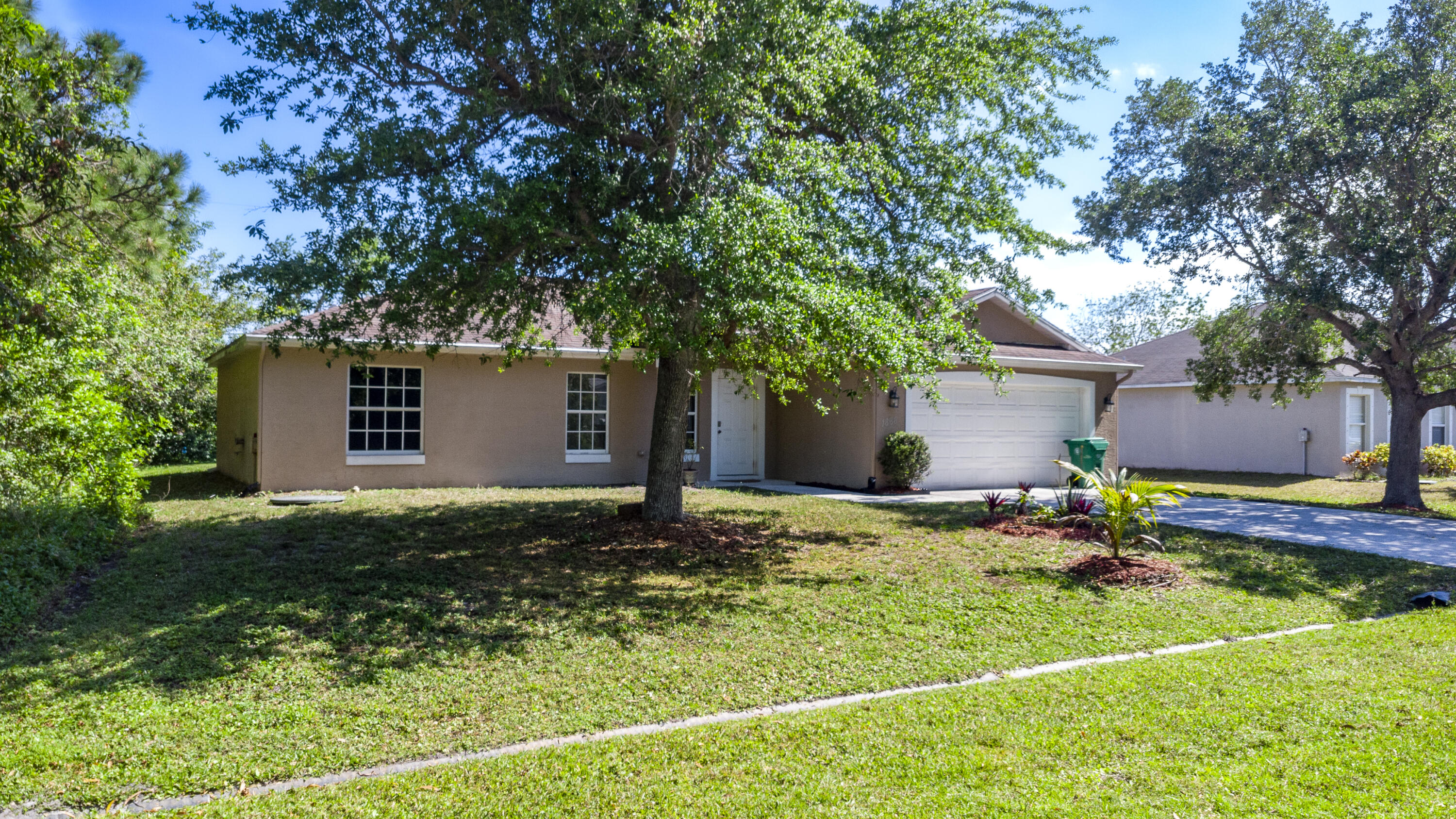 1866 SE Mandrake Circle