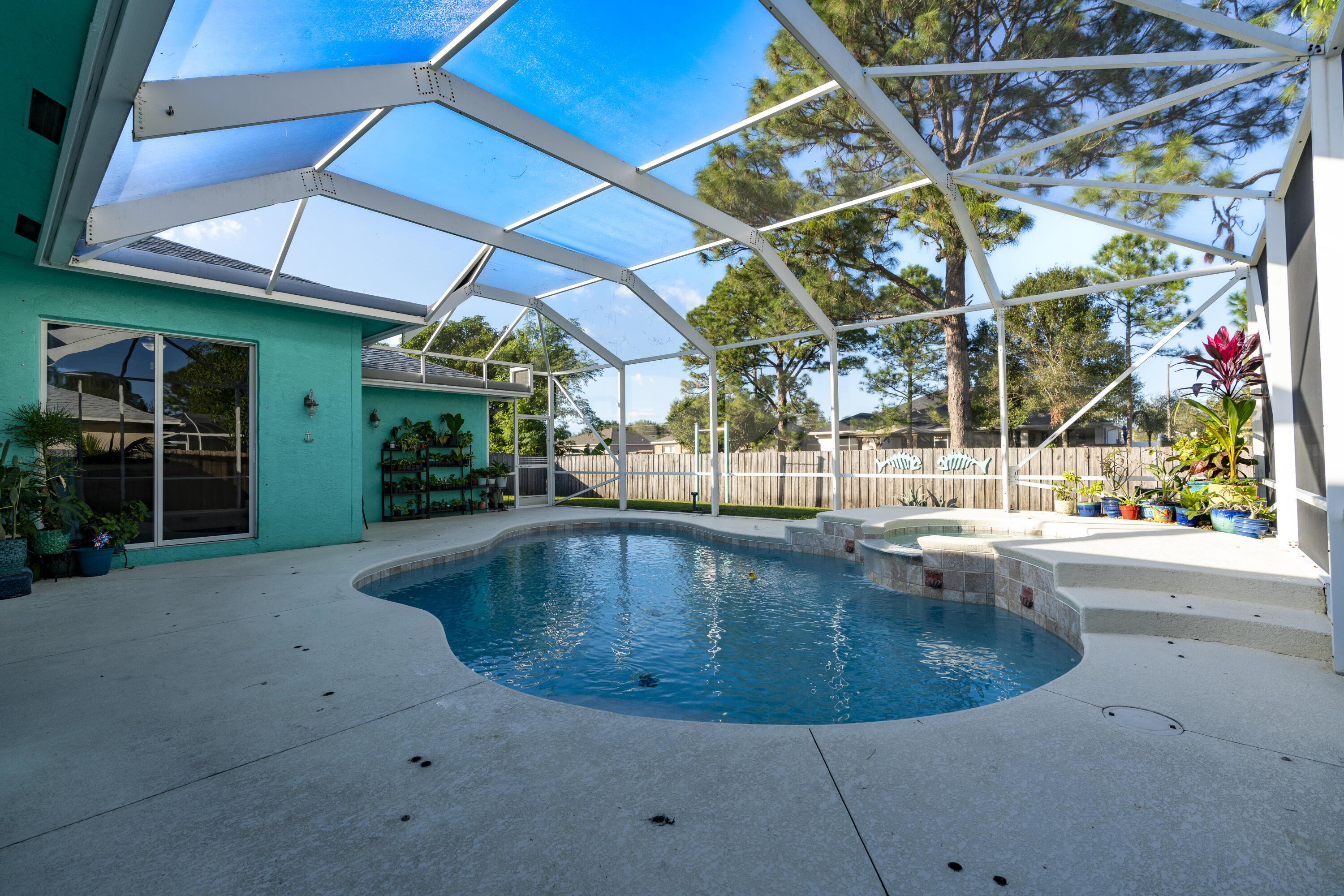 425 SW Dahled Avenue