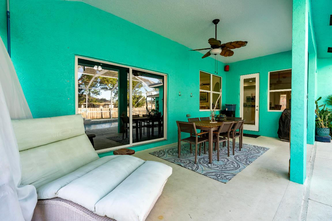 425 SW Dahled Avenue