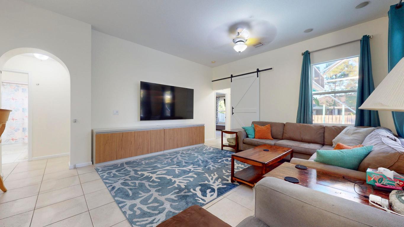 425 SW Dahled Avenue