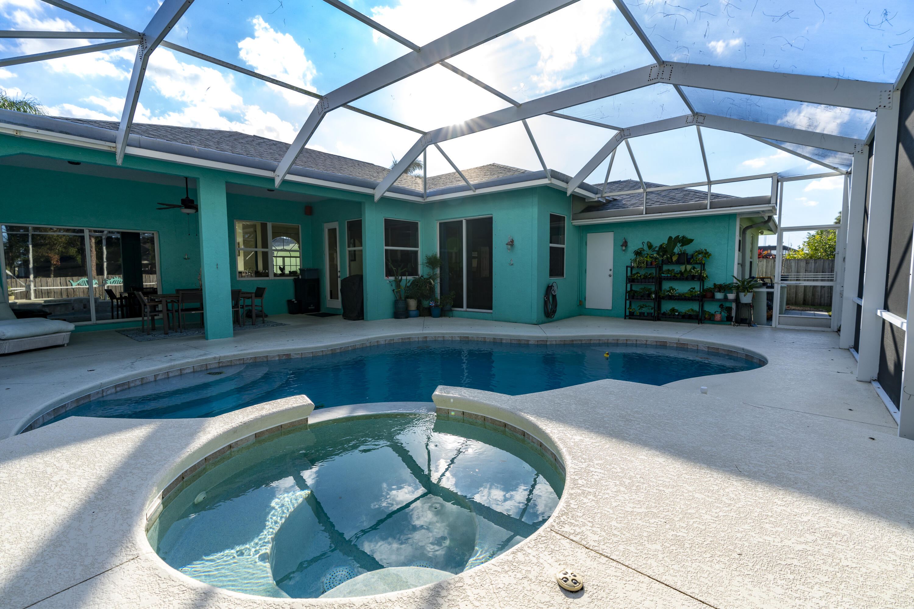 425 SW Dahled Avenue