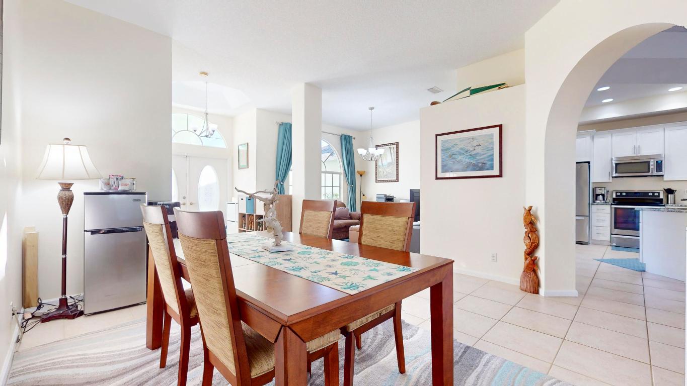 425 SW Dahled Avenue