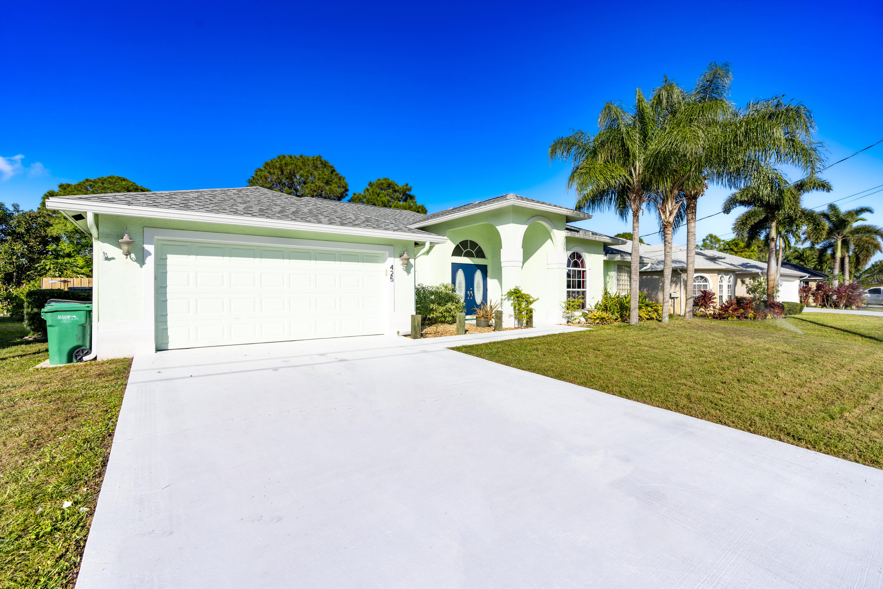 425 SW Dahled Avenue