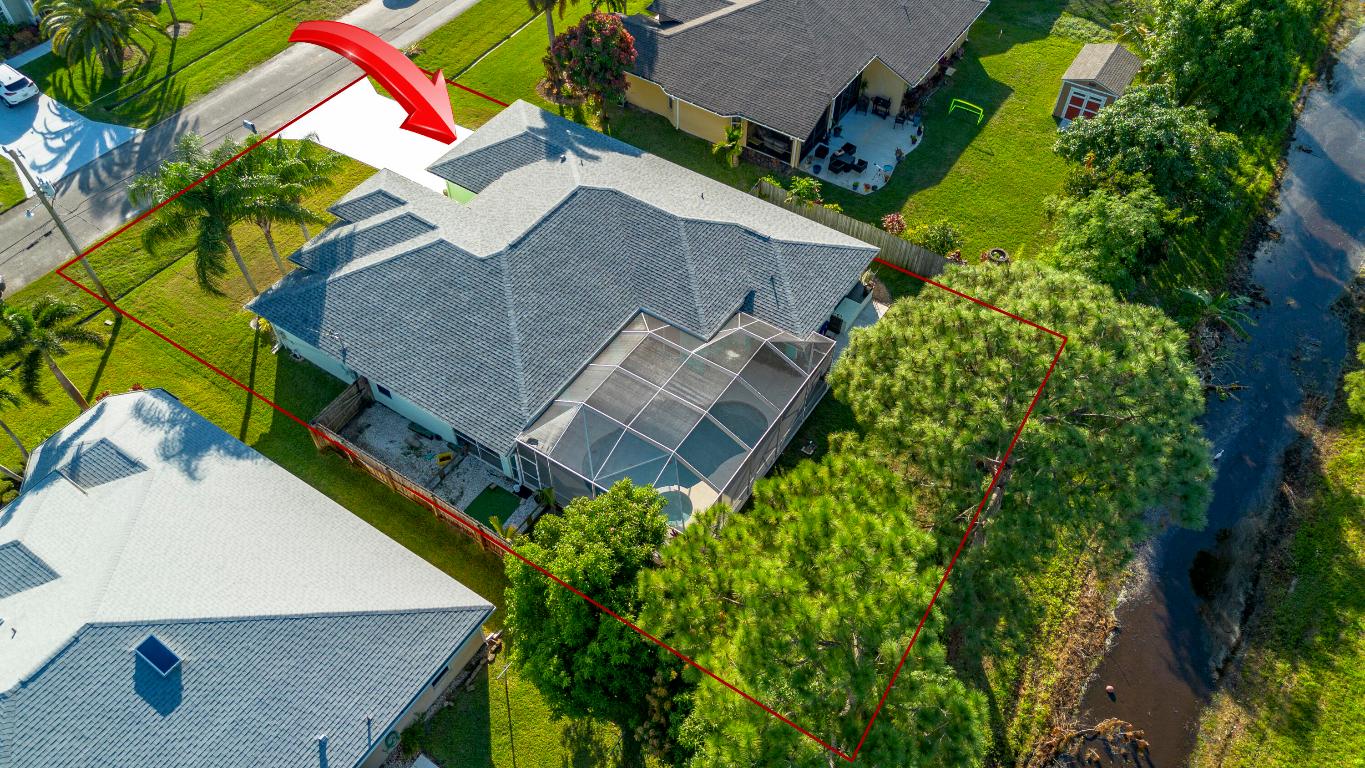 425 SW Dahled Avenue