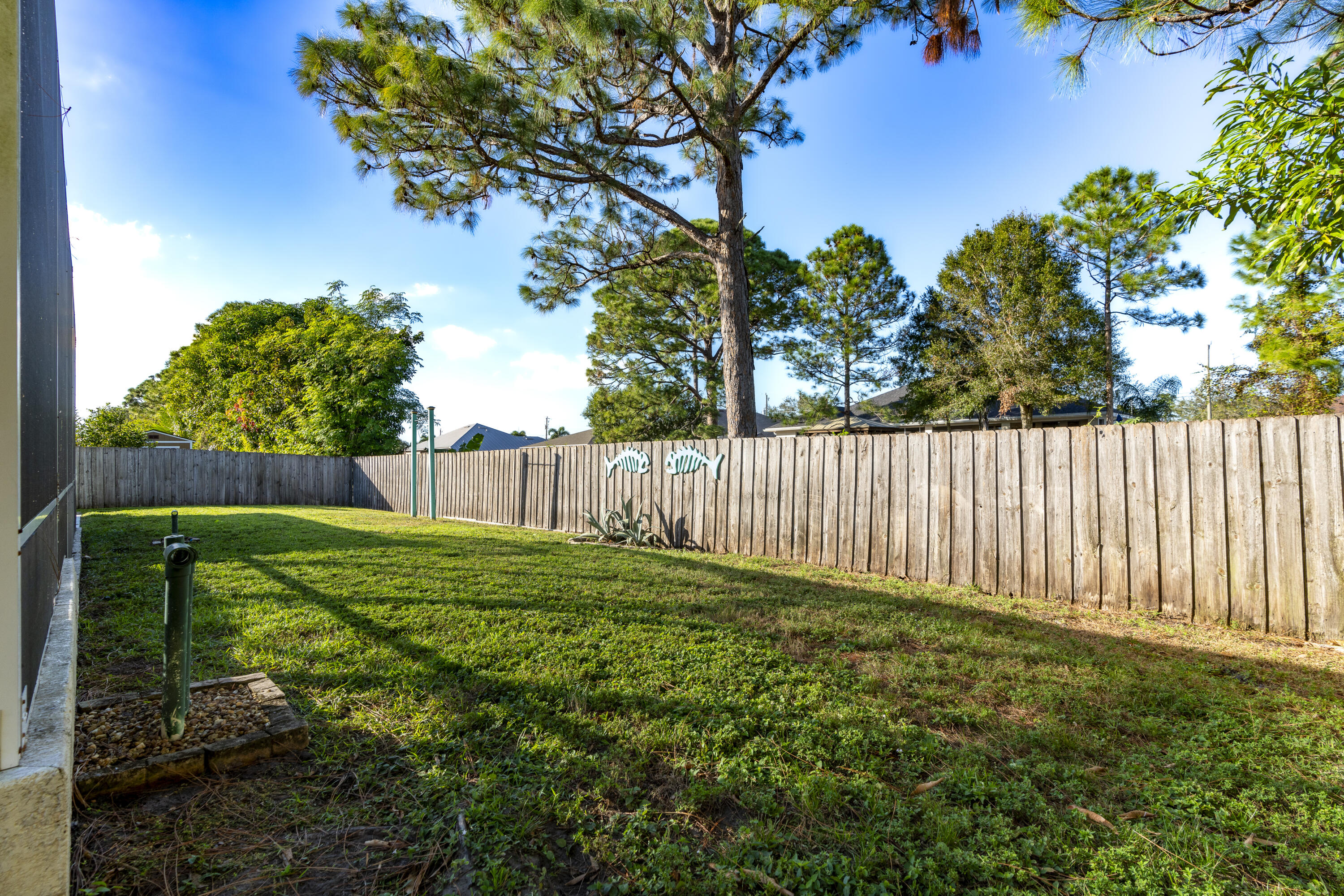 425 SW Dahled Avenue