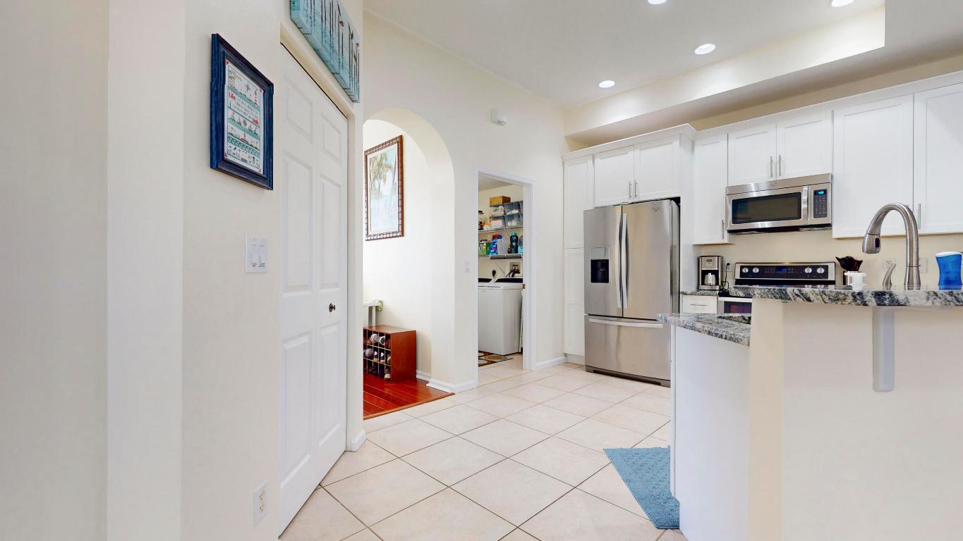 425 SW Dahled Avenue