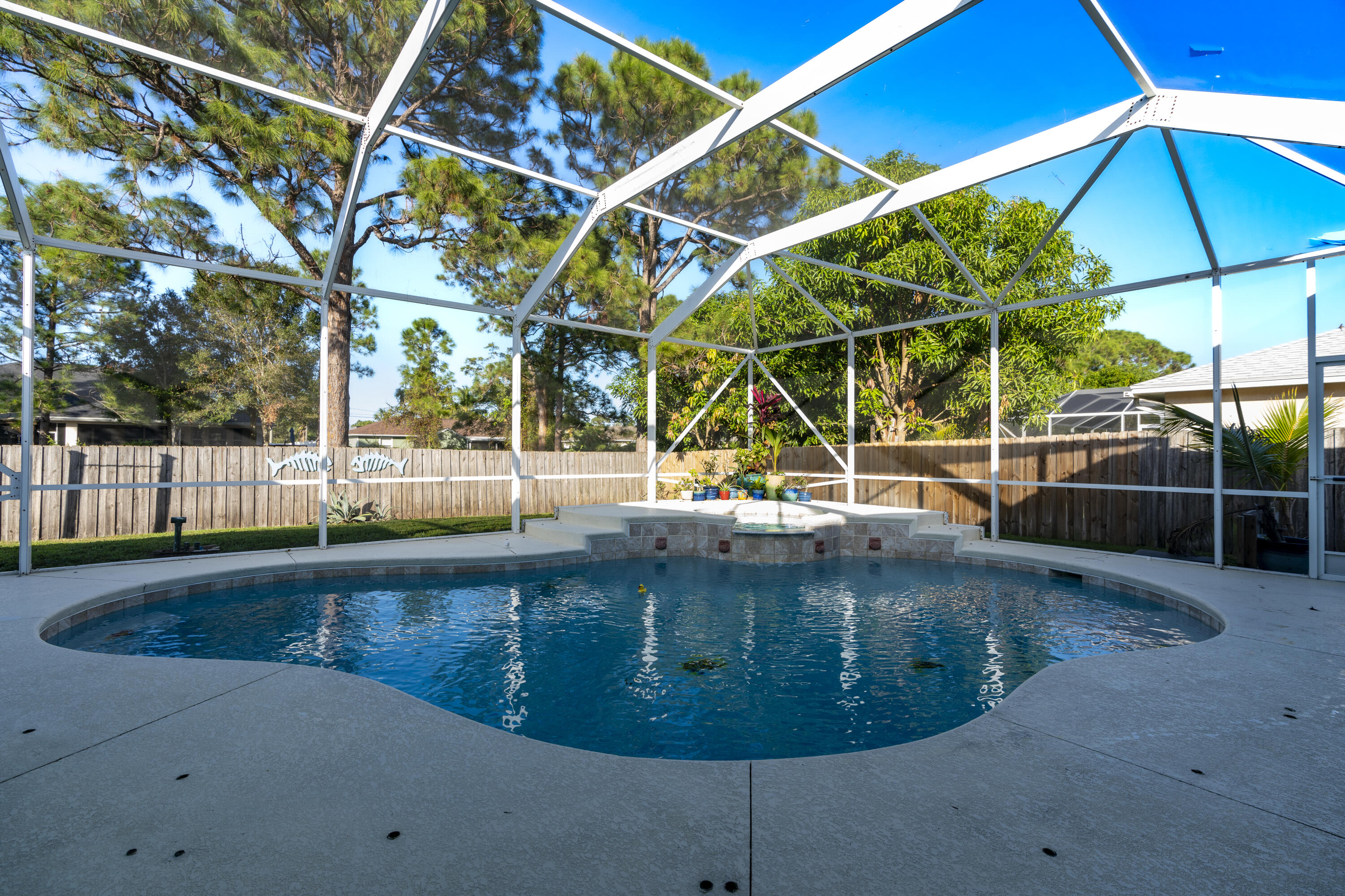 425 SW Dahled Avenue