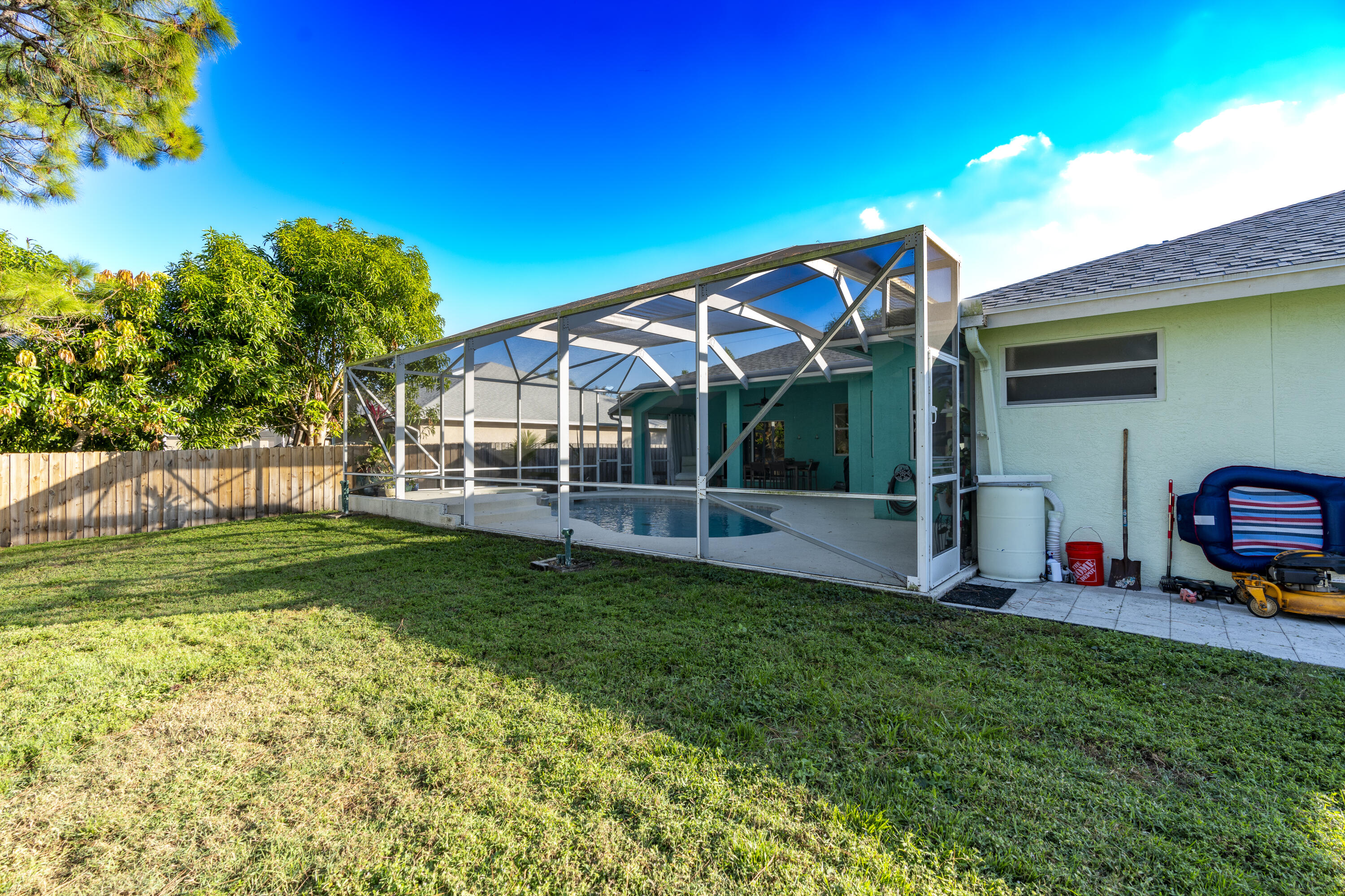 425 SW Dahled Avenue