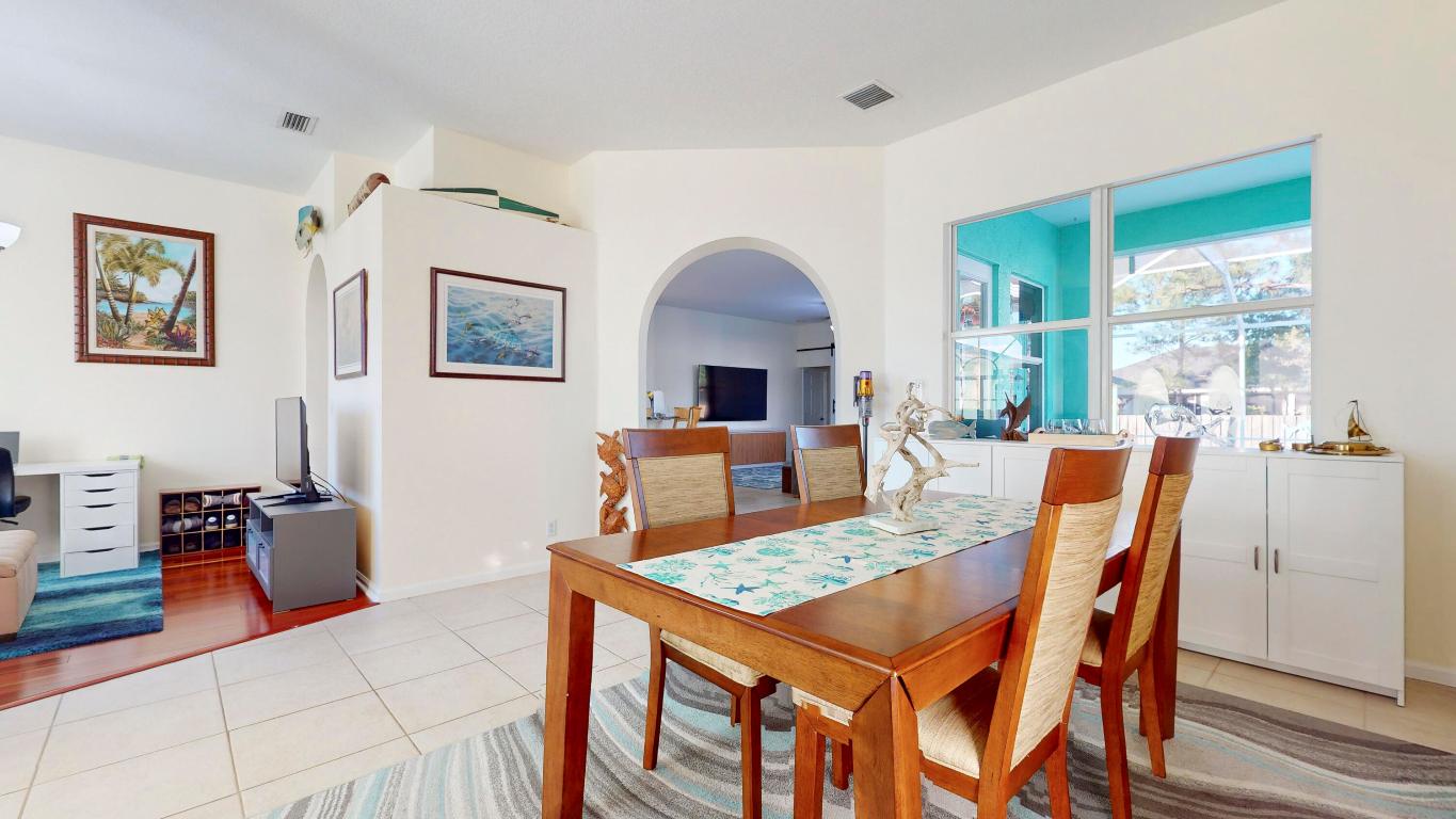 425 SW Dahled Avenue