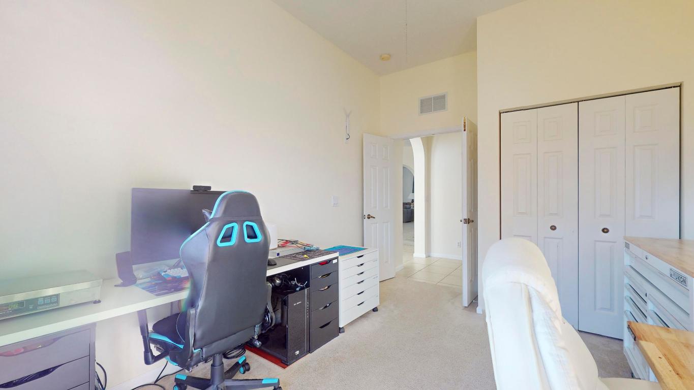 425 SW Dahled Avenue