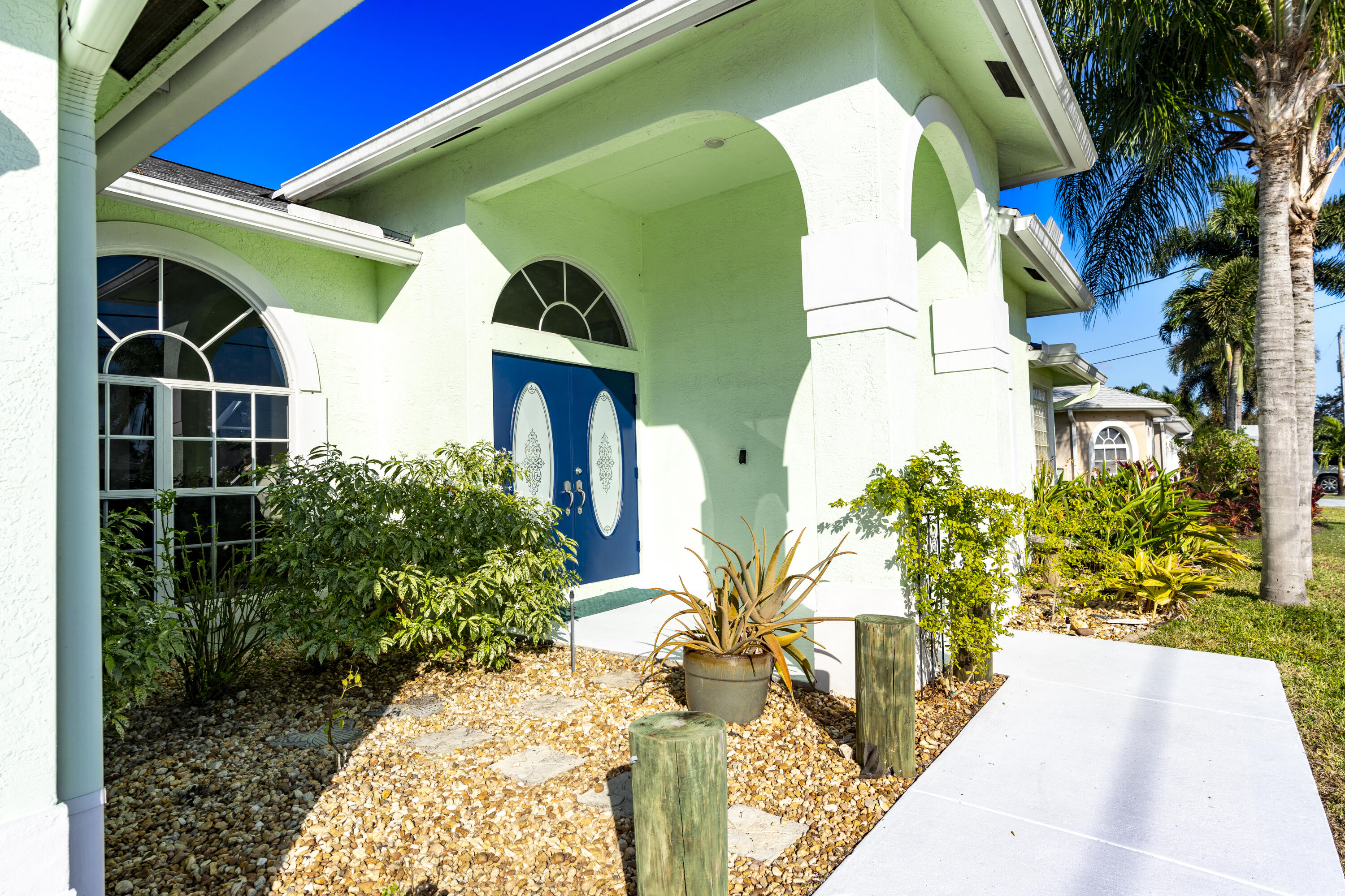 425 SW Dahled Avenue