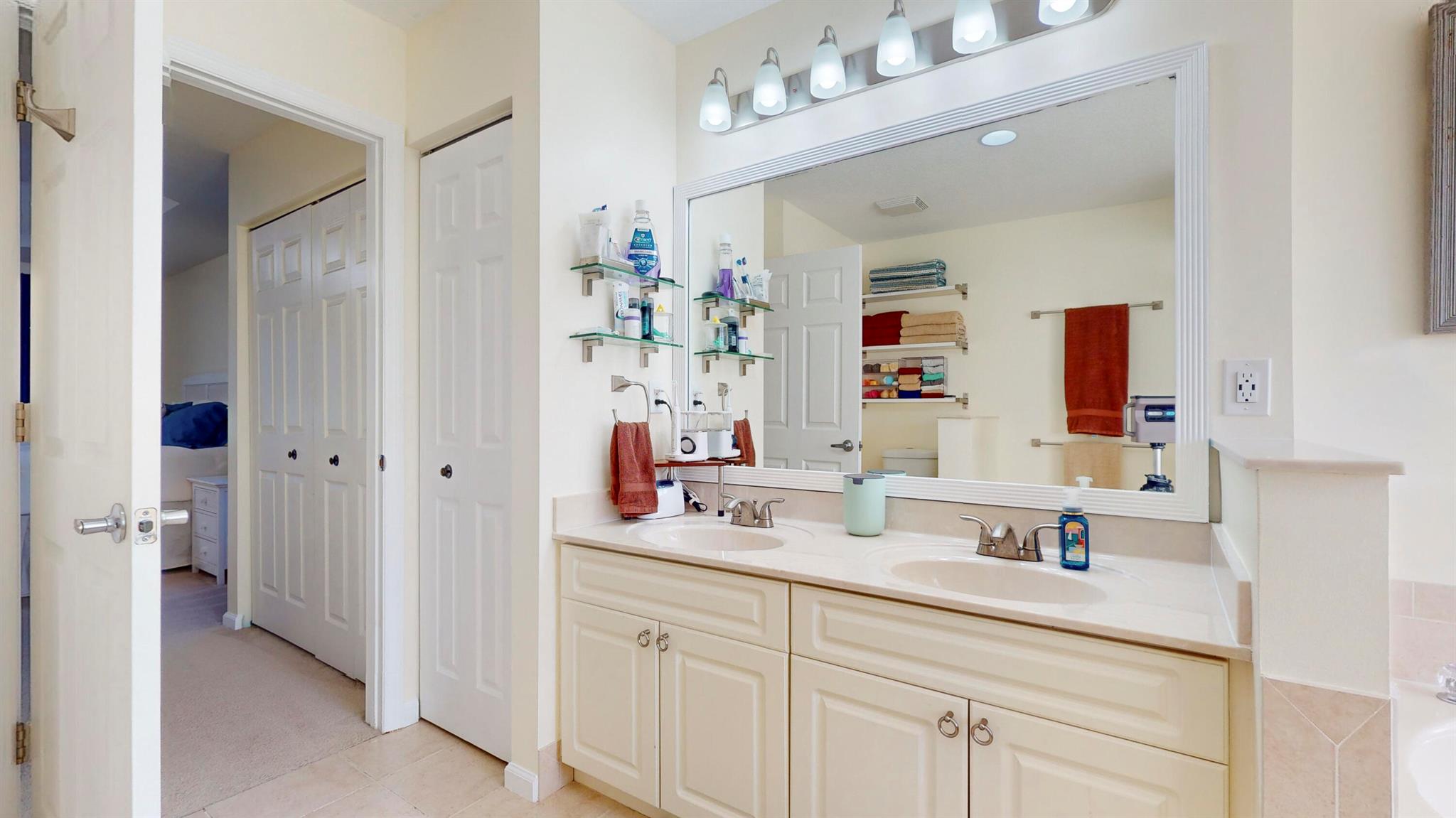 425 SW Dahled Avenue