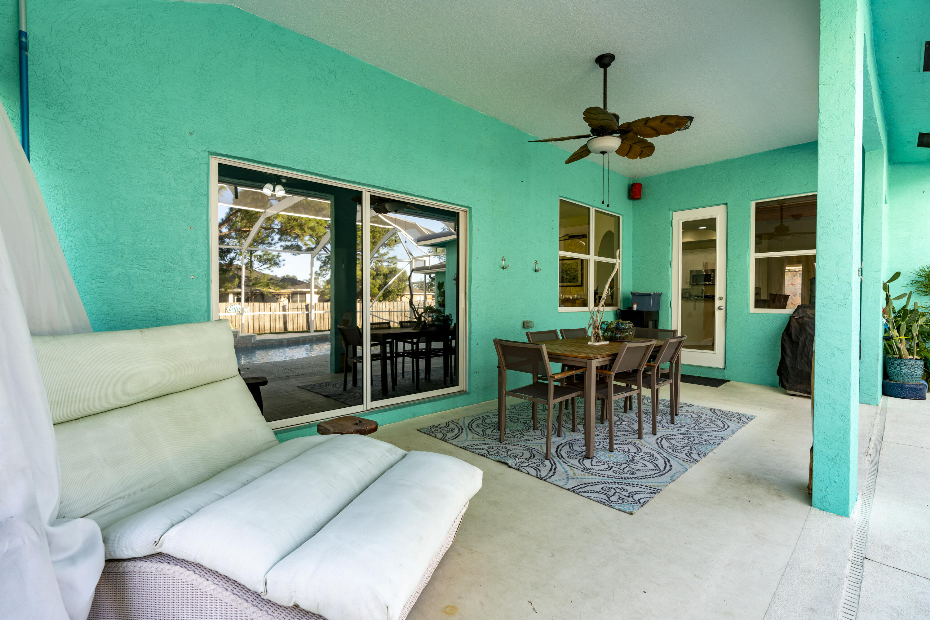 425 SW Dahled Avenue